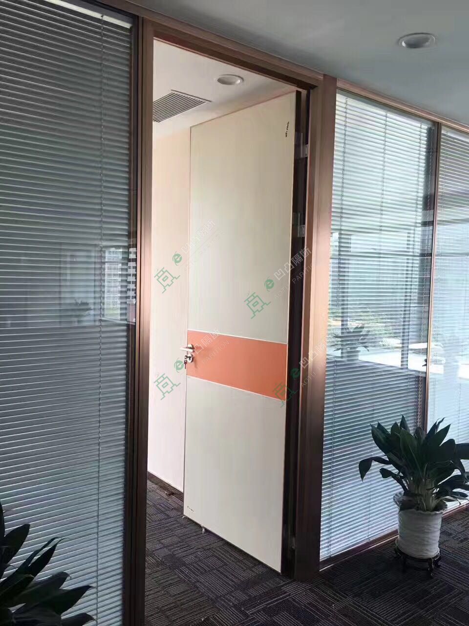 高端玻璃隔断_玻璃隔断厂家_[承接]大连福星装饰工程有限公司安庆分公司双玻百叶玻璃隔断工程