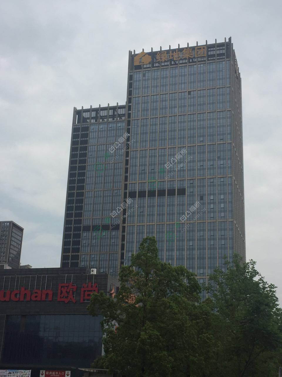 新款玻璃隔断_玻璃隔断厂家_[承接]绿地紫峰大厦A座14层任总办公室玻璃隔断工程